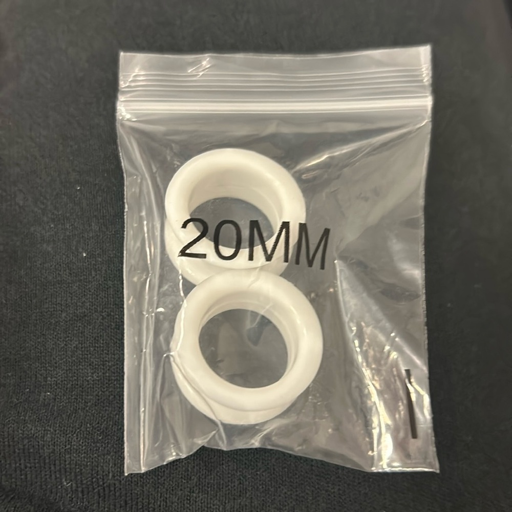 Silicone eyelet tunnels white